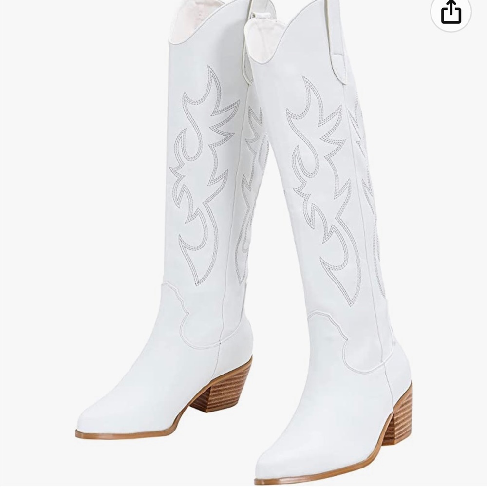 White Western boots perfect for any country concert